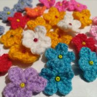 30 Цветя за декорация с мъниста ръчно плетени, снимка 2 - Декорация за дома - 45567380