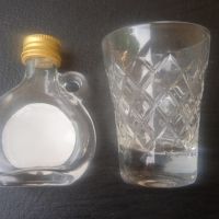 Малка кристална чашка + миниатюрно стъклено шишенце, снимка 2 - Чаши - 45861903