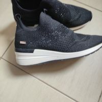 дамски черни спортни обувки с камъчета марка Lastrada, снимка 1 - Маратонки - 45791200