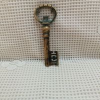 Стар бронзов ключ-тирбушон, снимка 1 - Антикварни и старинни предмети - 45765287