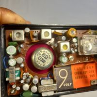 ретро японско бакелитово радио транзистор Universal , снимка 9 - Радиокасетофони, транзистори - 45462227