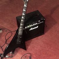 Китара jacson, кубе marshal и distortion pedal, снимка 1 - Аудиосистеми - 45157952