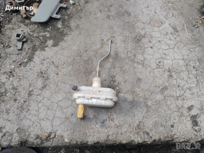 Вакум Централно Задна Дясна Врата За Фолксваген Пасат Б4 1995г / VW Passat B4 1995y, снимка 1