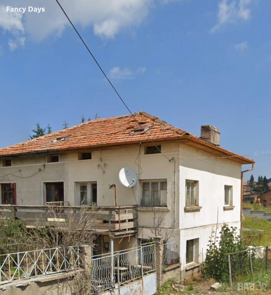 Продава се къща(на калкан) с плевня и 300 кв.м двор, снимка 1