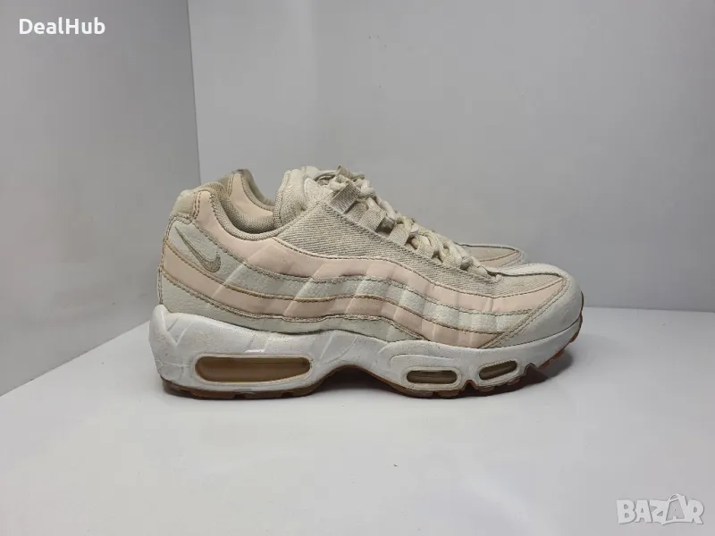 Маратонки Nike Air Max 95

Носени,но в добро състояние. 

Размер 40 стелка 25.5 см.

Цена 79 лв., снимка 1