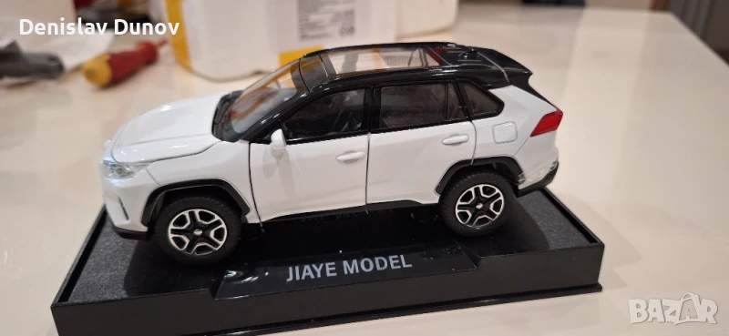 Toyota RAV4 1:32 с отваряеми врати, капак, светещи фарове и стопове, снимка 1