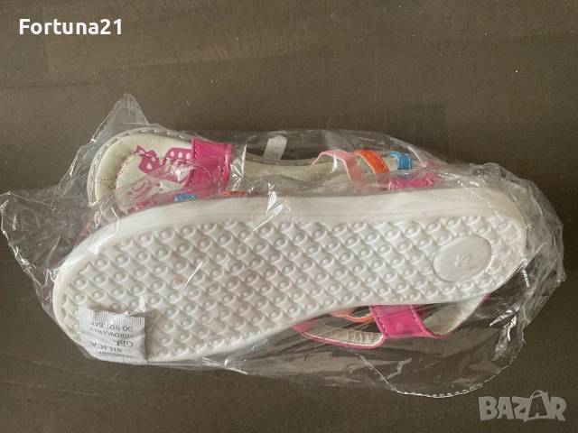 Нови сандали за момиче 35 номер