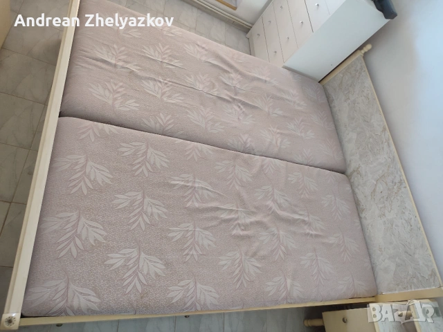 Спалня с две нощни шкафчета