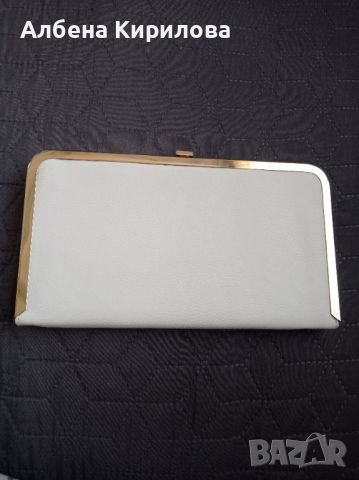 Нова официална чантичка в бяло и златен обков , снимка 2 - Чанти - 45494215