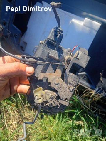 Предна лява брава Volkswagen New Beetle Coupe (01.1998 - 09.2010),, снимка 4 - Части - 53832578