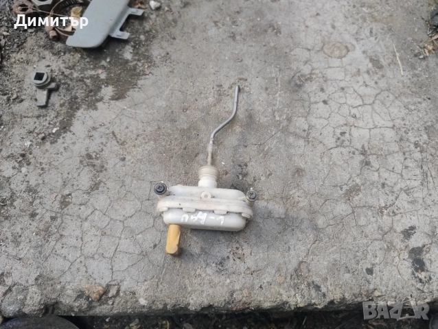 Вакум Централно Задна Дясна Врата За Фолксваген Пасат Б4 1995г / VW Passat B4 1995y