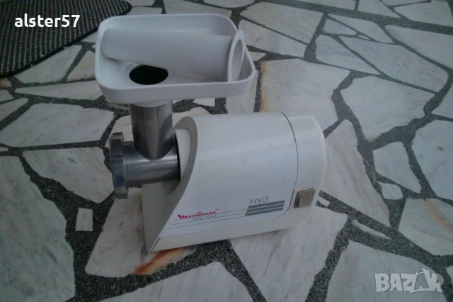 Електрическа месомелачка Moulinex HV3, снимка 3 - Месомелачки - 53447850