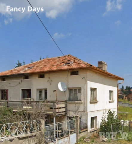 Продава се къща(на калкан) с плевня и 300 кв.м двор