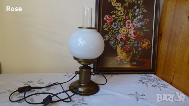 Винтидж настолна,  месингова лампа със стъклен аплик и шише в Рустик стил, снимка 3 - Настолни лампи - 53090323