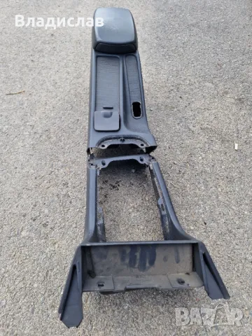 Подлакътник и средна конзола Volvo v40 , снимка 4 - Части - 49668820