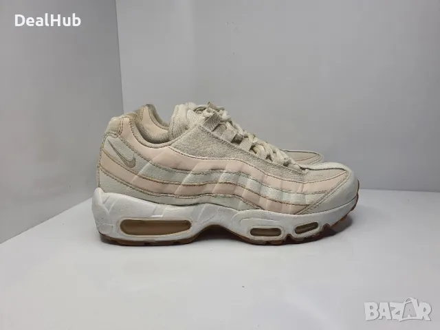 Маратонки Nike Air Max 95

Носени,но в добро състояние. 

Размер 40 стелка 25.5 см.

Цена 79 лв., снимка 1 - Маратонки - 47646332