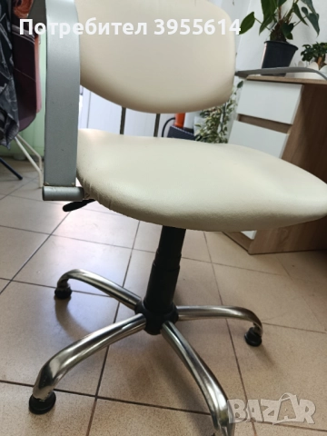 Продавам фризьорски работен стол , снимка 3 - Фризьорски столове - 51538558