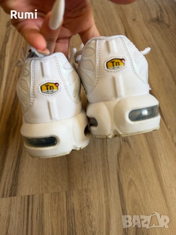 Оригинални маратонки Air Max Plus Triple White ! 40 н, снимка 11 - Маратонки - 36659966