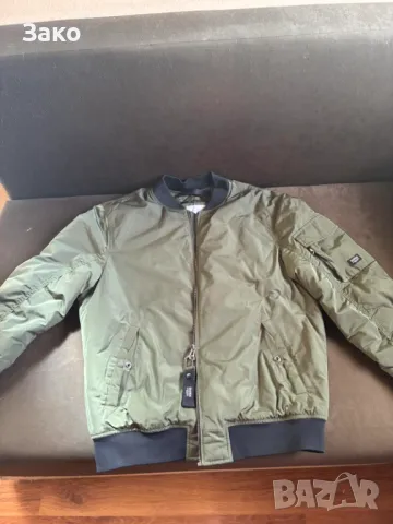 Зелен бомбър PULL & BEAR