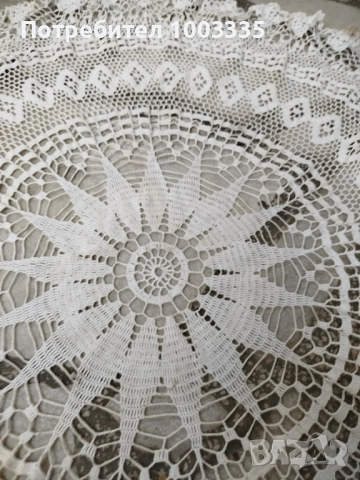 Ръчно плетена покривка , снимка 3 - Покривки за маси - 52876136
