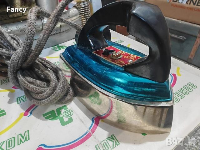 Стара мини ютия 1967 г, снимка 6 - Антикварни и старинни предмети - 53329166