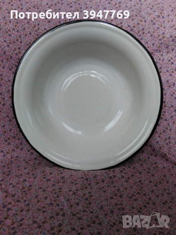 метална чиния