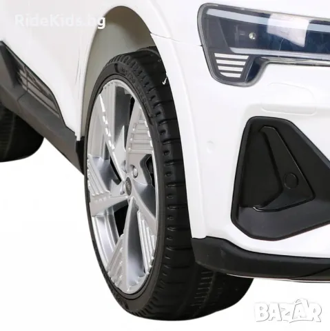 Audi E-Tron Sportback 12V – Детска акумулаторна кола, Бяла, EVA гуми, 4x4, снимка 7 - Детски велосипеди, триколки и коли - 50427205