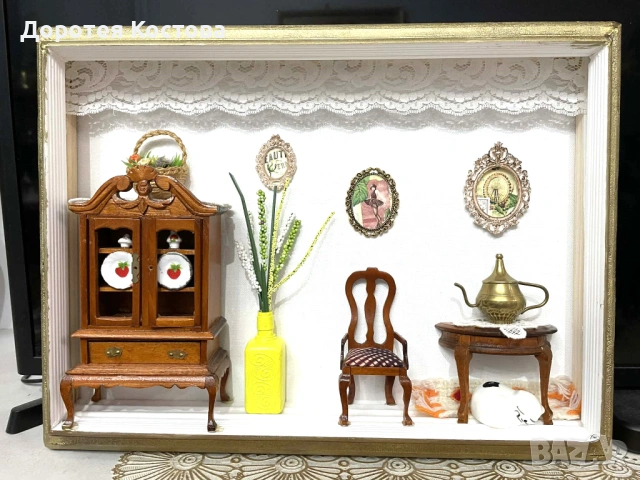 Красива украса за стена с миниатюри 