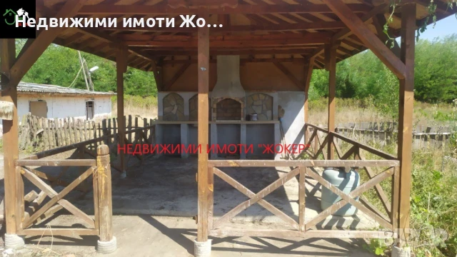 Животновъдна ферма с двуетажна къща в село Родина, снимка 4 - Къщи - 51421040