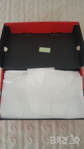 Кутия  HUGO   и Guess 