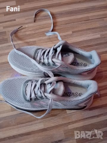 Дамски маратонки adidas, снимка 1 - Дамски ежедневни обувки - 45778767