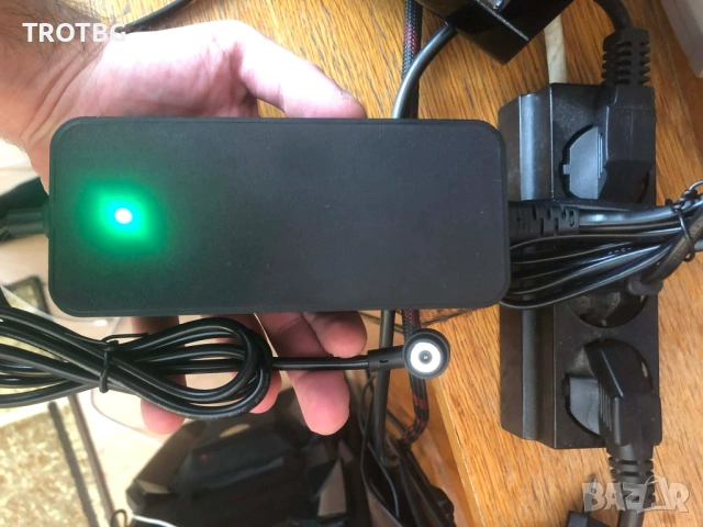 Зарядно 42V 2A за електрическа тротинетка Xiaomi 4 Pro, снимка 4 - Друга електроника - 54208380