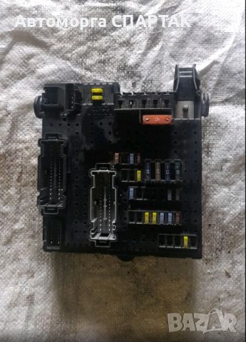 Бушонно табло за Volvo V70 Fuse box 30728512 28017881

, снимка 1 - Части - 46695337