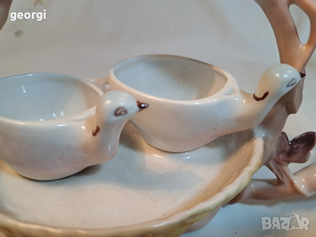 уникален порцеланов чайник гнездо с две чаши 31/3, снимка 3 - Сервизи - 53724262