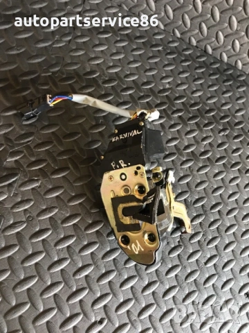 брава на предната дясна врата за KIA Carnival CRDi (2002–2006), снимка 3 - Части - 53198638