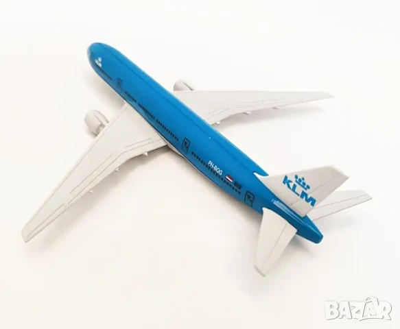 Boeing 777 самолет модел макет KLM Нидерландия авиация смолетостроене колекция самолети, снимка 5 - Влакчета, самолети, хеликоптери - 50942361