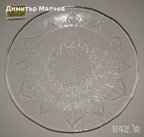 Голяма фина стара чиния 29 см безцветно прозрачно стъкло, запазена, снимка 3 - Чинии - 45717048