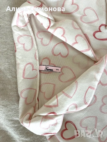 Пижама с принт сърца, размер S, снимка 2 - Пижами - 53600179