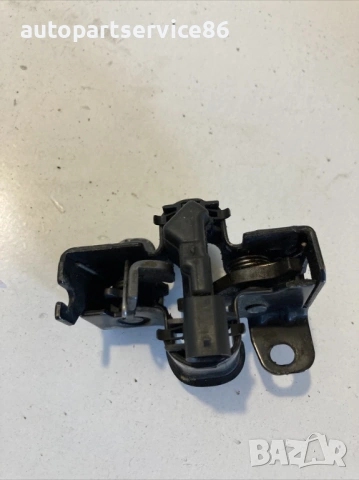 Механизъм за заключване на капак дясна страна за Mercedes Clk W209 2.0K (2005), снимка 2 - Части - 54081476