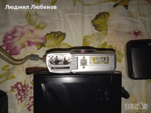 Лот фотоапарати 3бр с ленти и един цифров., снимка 9 - Фотоапарати - 53064498