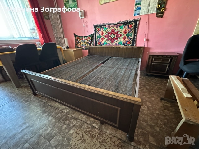 Масивна спалня, Китеник, Родоп. одеяло, Трапезна маса и столове, Сервиз за кафе, Телевизор SAMSUNG, снимка 7 - Други стоки за дома - 47595842