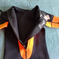 Детски костюм Gills за водни спортове (135-150 cm) в отлично състояние, снимка 5 - Други - 45400963