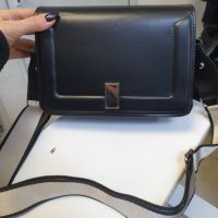 Модерна и стилна дамска чанта в нежни лачени цветове, снимка 5 - Чанти - 45664516