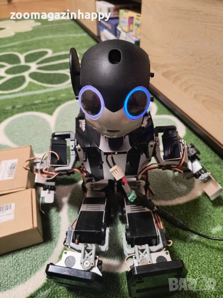 Хуманоиден робот Robi, снимка 1