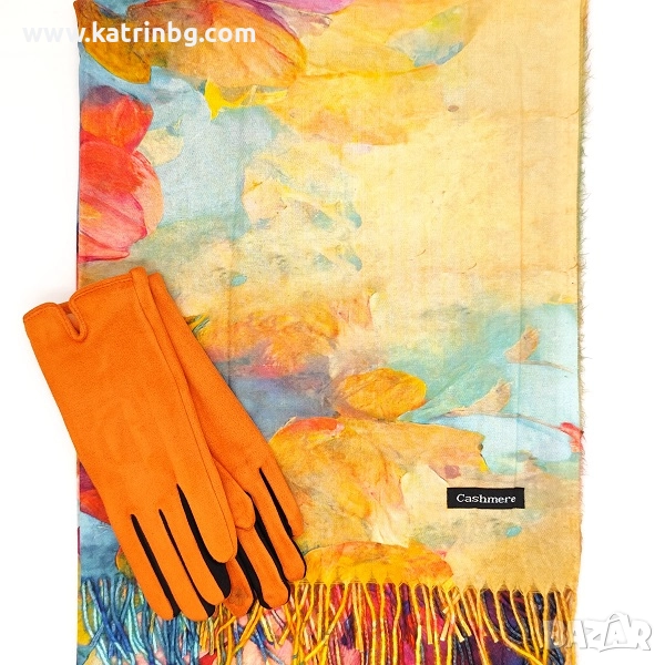 Луксозен подарък за жена – кашмирен шал с цвете и ръкавици в оранжево, снимка 1