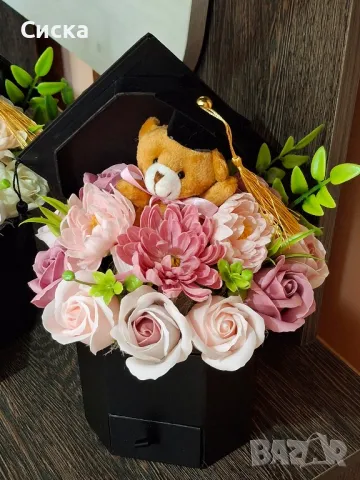 Тематични букети със сапунени цветя за абитуриенти/абсолвенти, снимка 3 - Подаръци за жени - 50331890