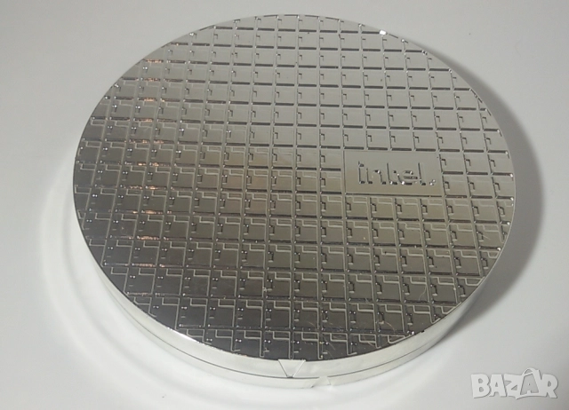 Кръгла кутия на Intel от процесор