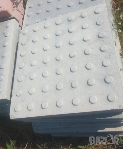 ПЛОЧКИ тротоарни 40х40см. ВТОРО качество, бетонни сиви и цветни.. Имаме с различни шарки, орнаменти 