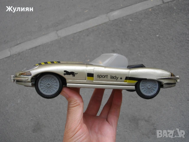 СТАРА МЕТАЛНА ЛАМАРИНЕНА ИГРАЧКА КОЛИЧКА JAGUAR SPORT LADY, снимка 3 - Антикварни и старинни предмети - 51147554