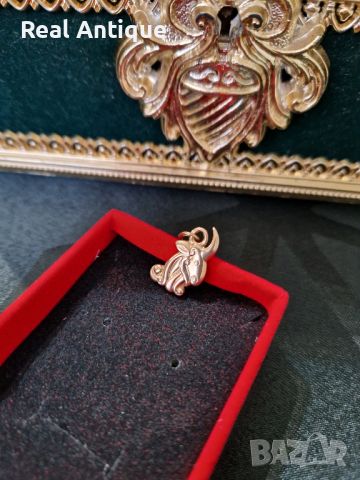 Прекрасна антикварна руска златна висулка Кози рог, снимка 2 - Колиета, медальони, синджири - 46370546